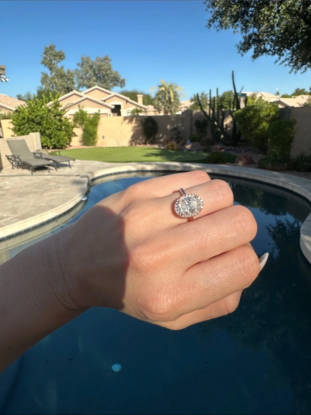 Oval lab diamond ring 2 carats size 7.5set in 14kt rose gold comes w paperwork
